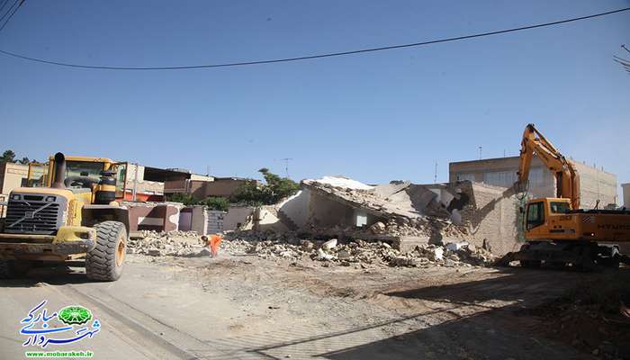 تخریب سه باب  منزل مسکونی  در طرح خیابان  شهید حقانی  (ادامه خیابان اباذر غفاری)