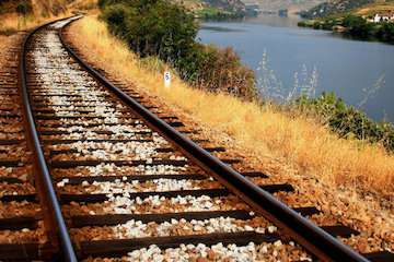 ۶ هزار و ۵۰۰ تن ریل گذاری در مسیر بستان آباد- خاوران