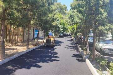 آسفالت‌ریزی اساسی معابر منتهی به بلوک‌های ۴۸،۴۹ و ۱۷۳ شهرک امام خمینی(ره)