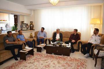 دیدار سرپرست سازمان آتش نشانی تبریز با خانواده های شهیدان «دارابی» و «جاوید»