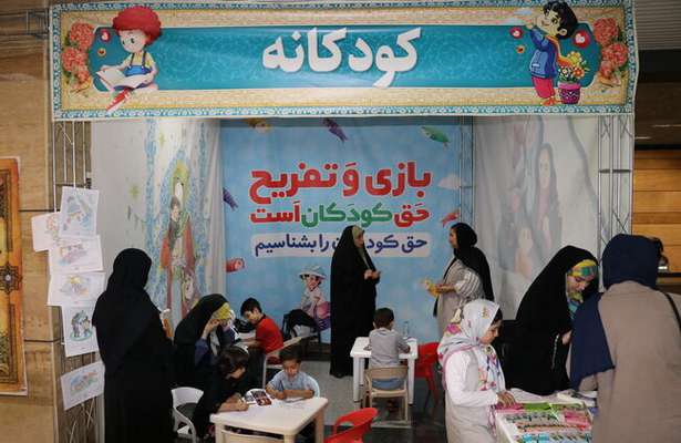 برپایی ایستگاه فرهنگی به مناسبت هفته عفاف و حجاب در متروی تبریز