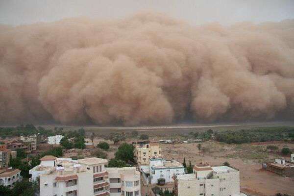 وزش باد و گردوخاک در محورهای سیستان و بلوچستان