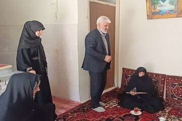دیدار شهردار منطقه ۱۰ با خانواده شهید والامقام«محرم حضرتیان»