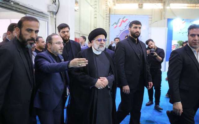 بازدید رئیس جمهور از غرفه وزارت راه و شهرسازی در نمایشگاه روایت خدمت
