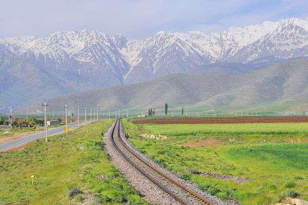 آغاز عملیات اجرایی راه‌آهن شلمچه- بصره/راه‌اندازی بارانداز جدید در مرکز لجستیک آپرین