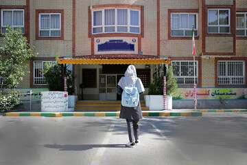 تبریزی‌ها در اولین روز بازگشایی مدارس، فرزندان خود را چگونه به مدارس فرستادند؟
