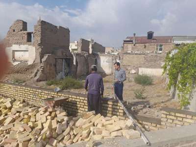 بازدید ازروند عملیات دیوار کشی خانه مومنان