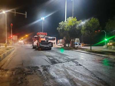 اجرای عملیات تراش و روکش آسفالت تقاطع نسیم شمال در نهضت شبانه آسفالت