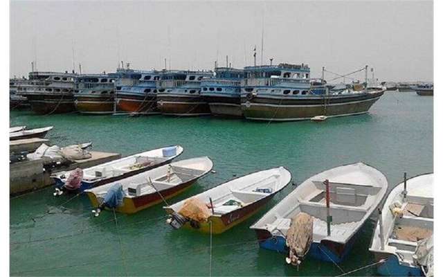 تحویل بیش از ۲۰۰ فقره گواهینامه ثبت صیادی به شناورهای فاقد هویت در غرب هرمزگان