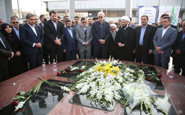 ادای احترام بذرپاش به مقام شامخ شهدا و بازدید از مرکز فرهنگی یادمان دفاع مقدس شهر جدید اندیشه