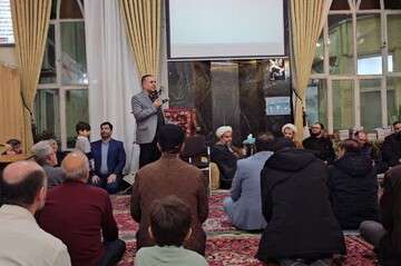 حضور شهردار منطقه ۸ در مسجد قره باغی ها و رسیدگی به مشکلات مردمی