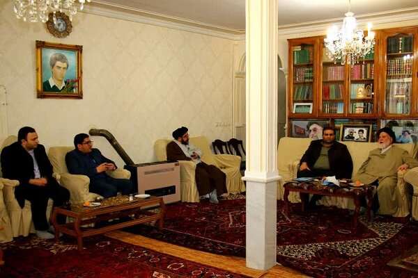 دیدار عضو شورای شهر و شهردار منطقه ۴ تبریز با خانواده شهید والامقام «سید احمد موسوی اصل»