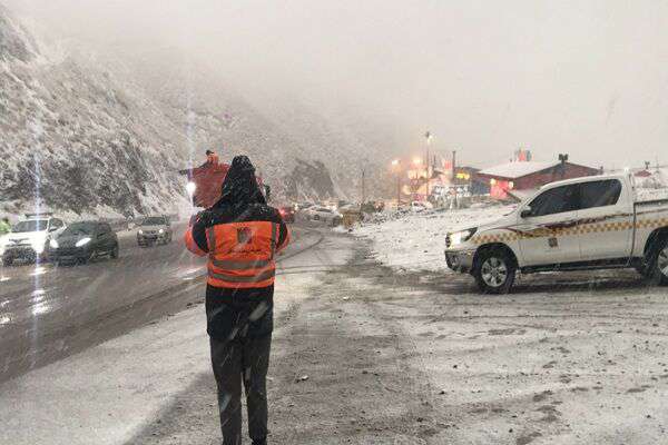 بارش برف و باران در محور چالوس و آزادراه تهران - شمال