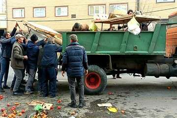 جمع‌آوری ۲۶۲ خودرو سد معبری و طبق میوه فروش از سطح منطقه ۴