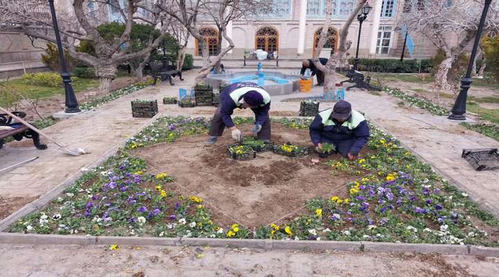 اجرای طرح گلکاری بهاره در بوستان تاریخی نیکدل