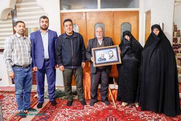 دیدار شهردار تبریز با خانواده شهیدان والامقام «محمدصادق و علیرضا نجار ازلی» و «فیروز رزاقی»