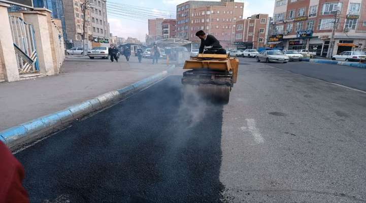 توزیع ۳۲۵ تن آسفالت طی ماه جاری در معابر بافت مرکزی شهر