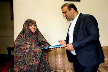 دیدار شهردار منطقه ۴ با خانواده شهید والامقام «جاوید علیزاده»