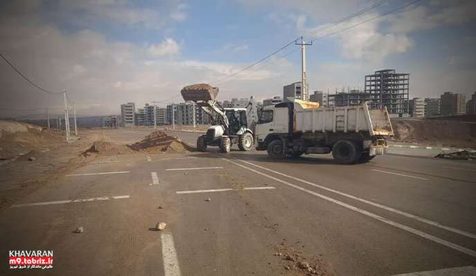 اجرای عملیات پاکسازی و چاله زدایی دو مسیر اصلی ۶۵ متری و ۳۵ متری شهرک خاوران