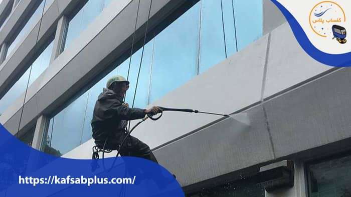  شرکت کفساب پلاس ارائه دهنده خدمات پیچ و رولپلاک نمای ساختمان و نماشویی با طناب در تهران
