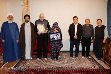 دیدار شهردار تبریز با خانواده شهیدان والامقام «اسدی» و «احمدی»