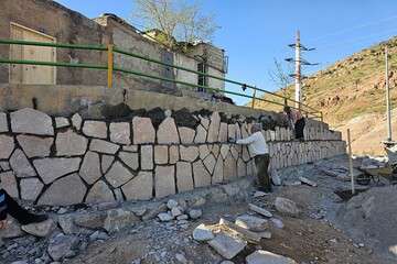 پیشرفت ۸۰ درصدی احداث دیوار سنگی در ضلع جنوبی اتوبان پاسداران
