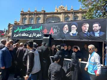 برپایی ایستگاه صلواتی در مراسم تشییع امام جمعه محبوب تبریز