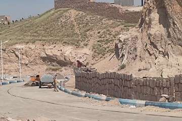 پیشرفت فیزیکی ۶۰ درصدی احداث دیوار حائل سنگی باغ موزه دفاع مقدس