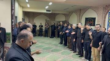 برگزاری مراسم عزاداری حسینی با قرائت زیارت عاشورا در حسینیه شهرداری منطقه ۸