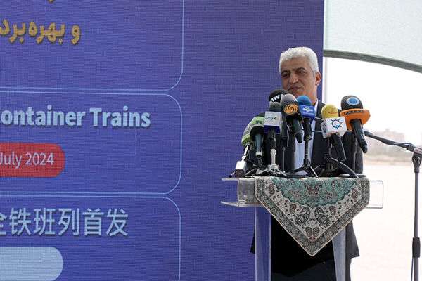 کاهش ۵۰ درصدی زمان حمل بار با راه‌اندازی قطار دو سر بار بین ایران-چین
