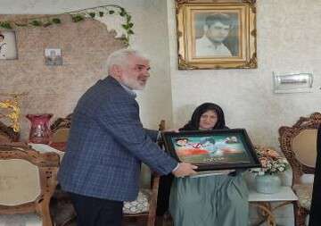 دیدار شهردار منطقه ۱۰ با خانواده شهید والامقام «عباسقلی برباره»