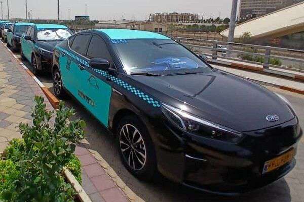آغاز فعالیت تاکسی‌های برقی در شهر فرودگاهی امام خمینی(ره)