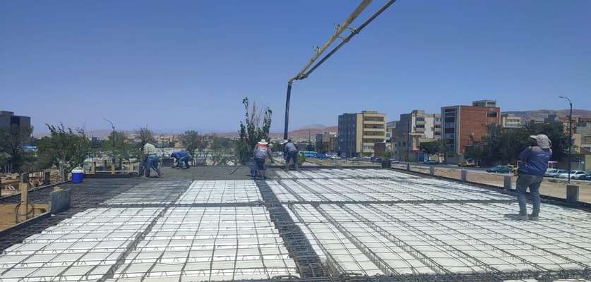 تداوم عملیات اسکلت بندی عمارت کلاه فرنگی در پارک باغشمال با ۵۰ درصد پیشرفت فیزیکی