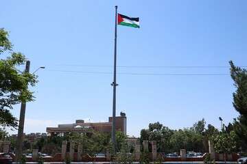 اهتزاز پرچم فلسطین در محوطه اداری شهرداری منطقه ۶ تبریز