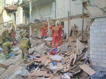 ریزش آوار حین تخریب ساختمان در شهرستان بستان آباد