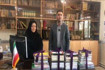 اهدای ۲۱۰ جلد کتاب به مدارس دولتی حضرت خدیجه کبری(س) و شهید مدرس
