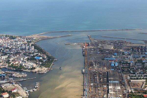 پیشرفت ۷۶ درصدی پروژه لایروبی حوضچه بندر انزلی و آبراهه‌های تالابی