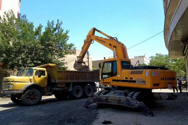 آغاز عملیات عمرانی برای جدول گذاری پروژه مسیرگشایی خیابان شهید بی‌مثل