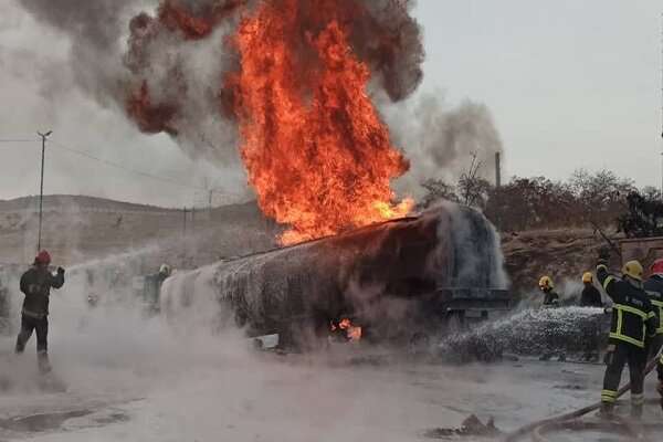 آتش سوزی تانکر سوخت در اتوبان شهید کسایی بدون خسارت جانی مهار شد