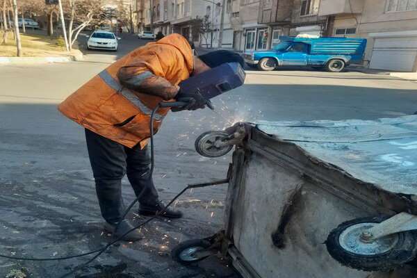 ساماندهی باکسهای زباله در سطح شهرداری منطقه پنج/ ماهانه حدود ۳۷۰ عدد  چرخ باکس تعویض می شود