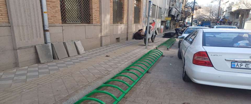 ایجاد محل پارک موتورسیکلت و دوچرخه در پیاده راه ارک