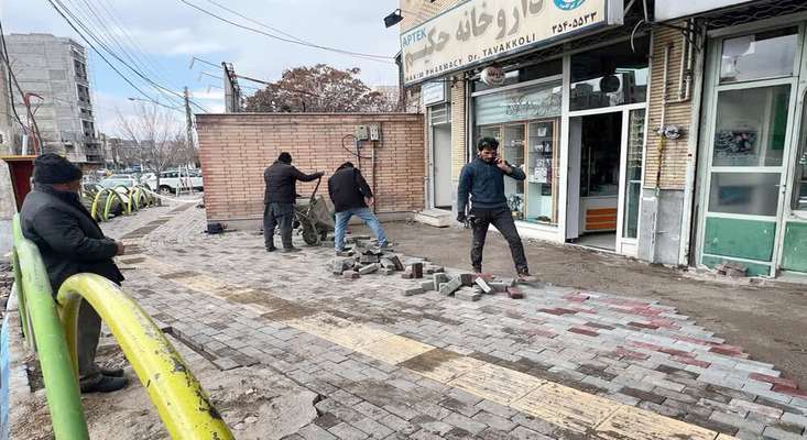 تداوم عملیات کف‌سازی ۴۰۰۰ متر مربعی  چهارراه مارالان و حافظ شمالی