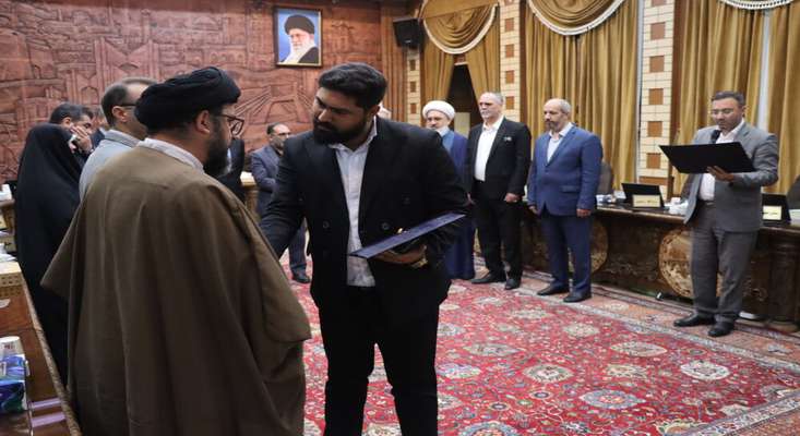 تجلیل از خانواده پاکبانان متوفی و معلمان خیر تبریز