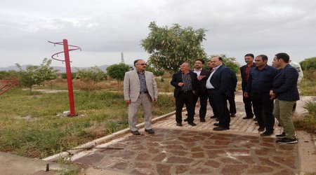 بازدید فرماندار و مسئولین شهرستان دلیجان از روستای دو دهک