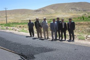 گزارش تصویری بازدید فرماندار و بخشدار و رییس اداره راه و شهرسازی شهرستان فاروج ازاحداث و آسفالت محور...