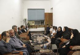 دیدار شهردار و اعضای شورای شهر لار با خانواده شهداء