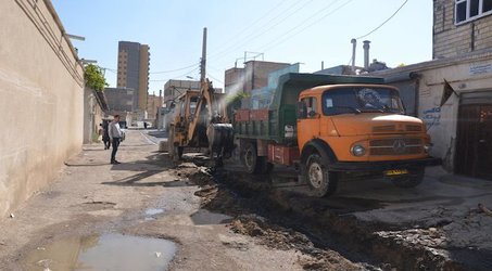 جدول گذاری و آبروسازی کوچه گلپارک به طول ۱۵۰ متر در محدوده شهرداری منطقه ۷