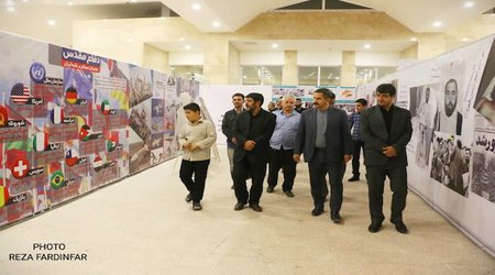 بازدید شهردار تبریز از نمایشگاه دفاع مقدس/ باید از گنجینه فرهنگ دفاع مقدس مراقبت کنیم