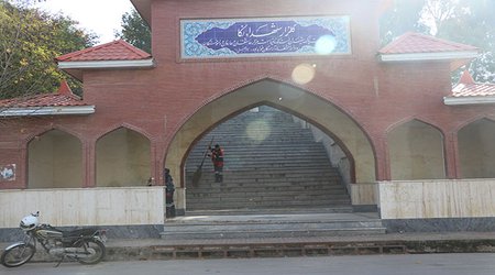 به گزارش روابط عمومی نیروهای خدماتی شهرداری امروز مورخه ۱/۹/۹۷گلزار شهدا وآرامستان شهر راغبار روبی کردند.