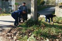 دانش آموزان صومعه سرا حاشیه جاده واقعه دشت را پاکسازی کردند